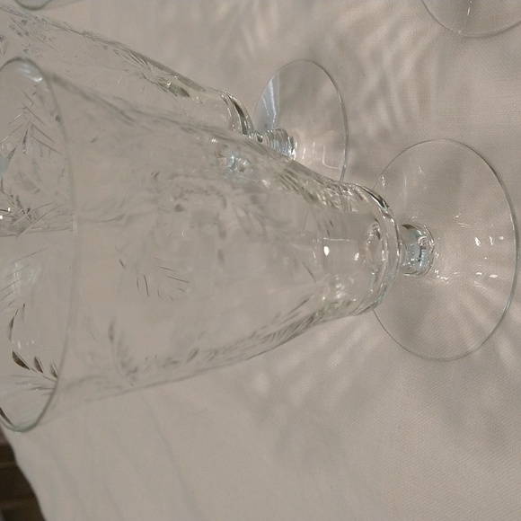 Set of 6 etched crystal wine glasses 8 ounces - Picture 4 of 4